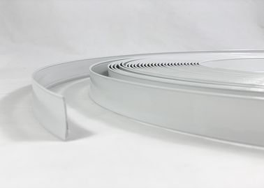 La flèche en aluminium de couleur blanche forment la bonne résistance à la corrosion d'équilibre du chapeau 3D de lettre de chapeau en plastique d'équilibre